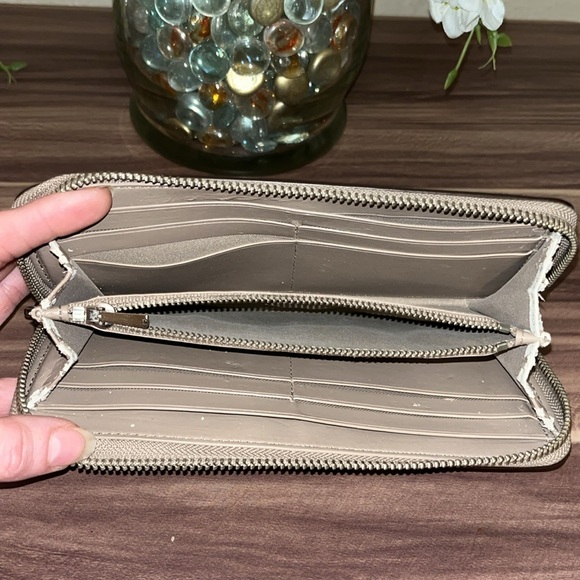 COACH LEATHER ACCORDIAN ZIP WALLET - Picture 8 of 16